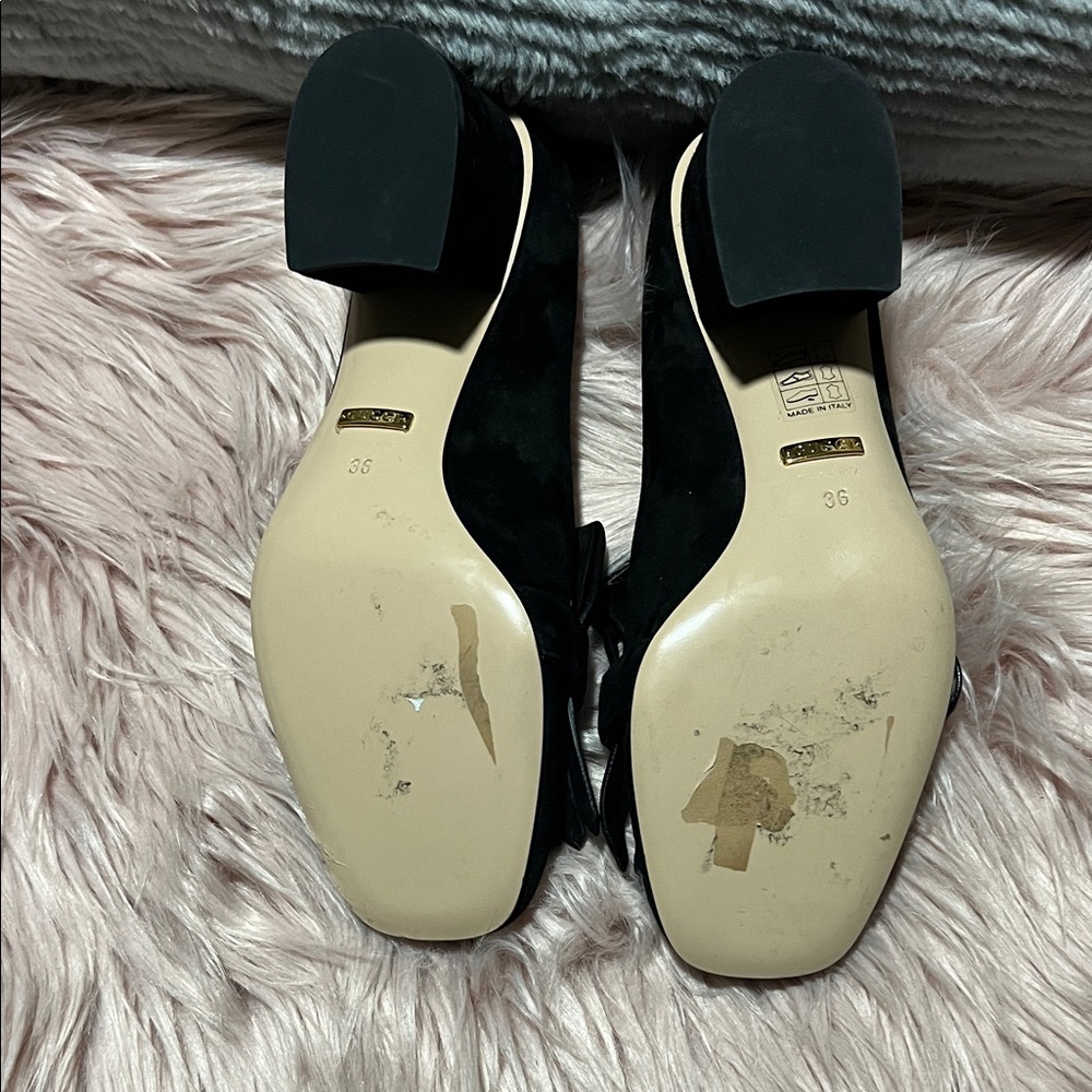 Gucci Black Heels with Gold Logo Accent - Picture 4 of 8